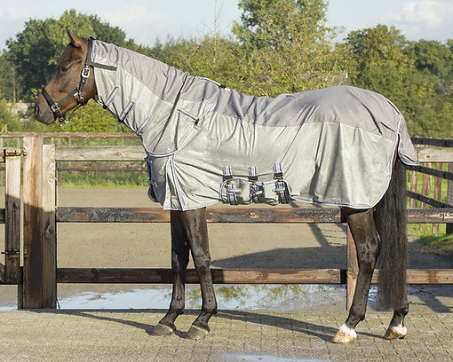 QHP Couverture Polaire Cheval Avec Couvre-Cou Et Sangles - Modèle Basic 240g/m²