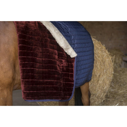 COUVERTURE D'ÉCURIE EQUITHÈME "TEDDY", DOUBLÉE MOUTON SYNTHÉTIQUE